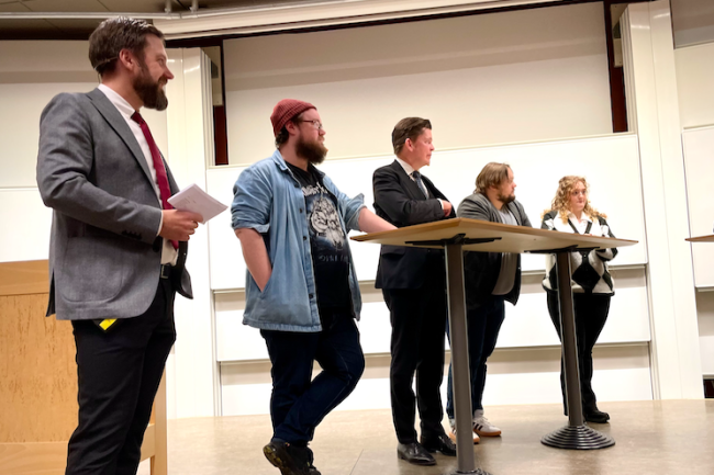 Det inledande anförandet följdes av panelsamtal