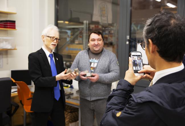 Japans ambassadör och professorn i materialvetenskap