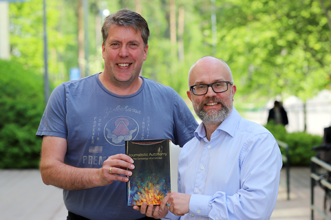 Michael Karlsson och Henrik Örnebring båda professorer i medie- och kommunikationsvetenskap vid Karlstads universitet.