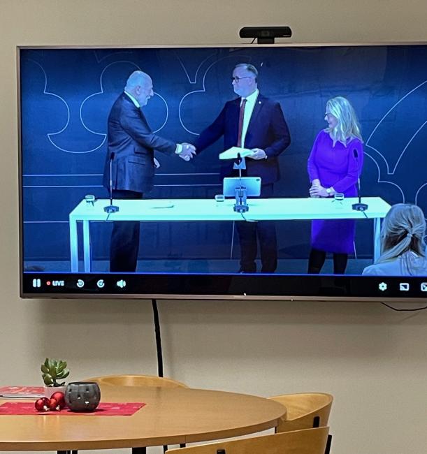 bild på tv-skärm med Peter Honeth