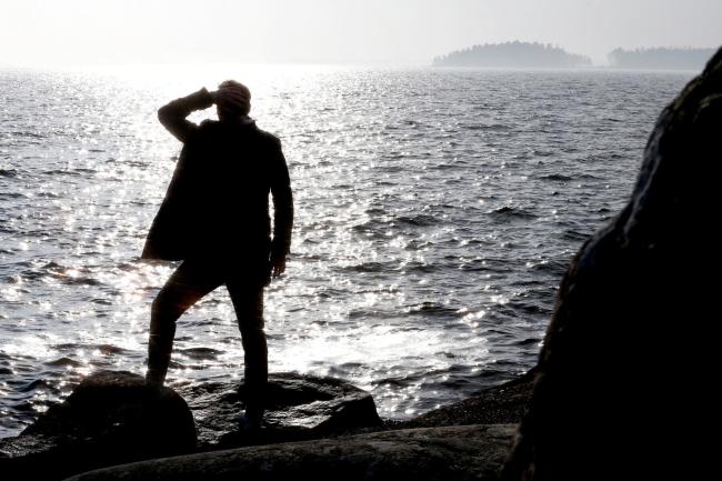 Per Kristensson blickar ut över Vänern.