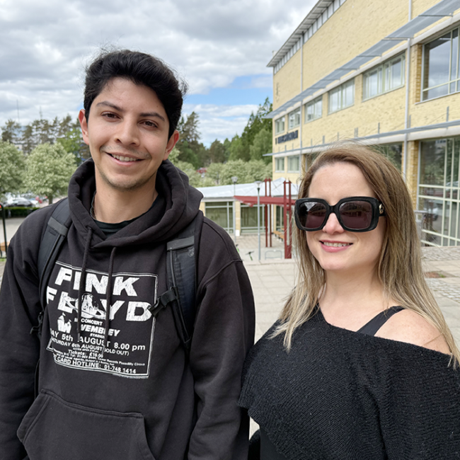 Students Brian Paul (University of Guadalajara) and Catherine Leah (Karlstad University)