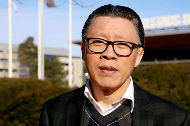 Porträttbild av man utomhus 