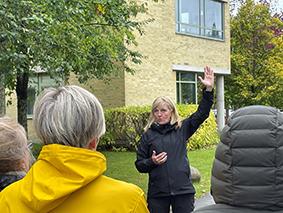 Susanne Walan lektor i biologididaktik vid Karlstads universitet höll i passet med utomhuspedagogik.