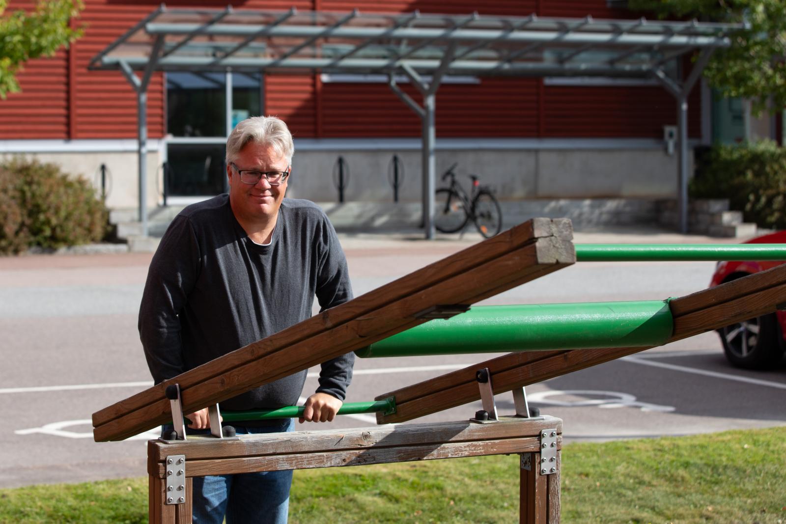 Jesper Haglund vid utegym